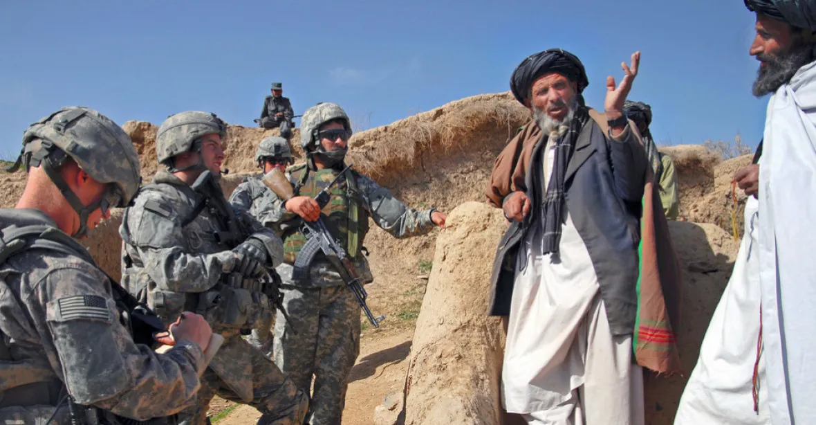 Deset milionů dolarů za dopadení vůdce Islámského státu. USA ho viní z útoku v Kábulu