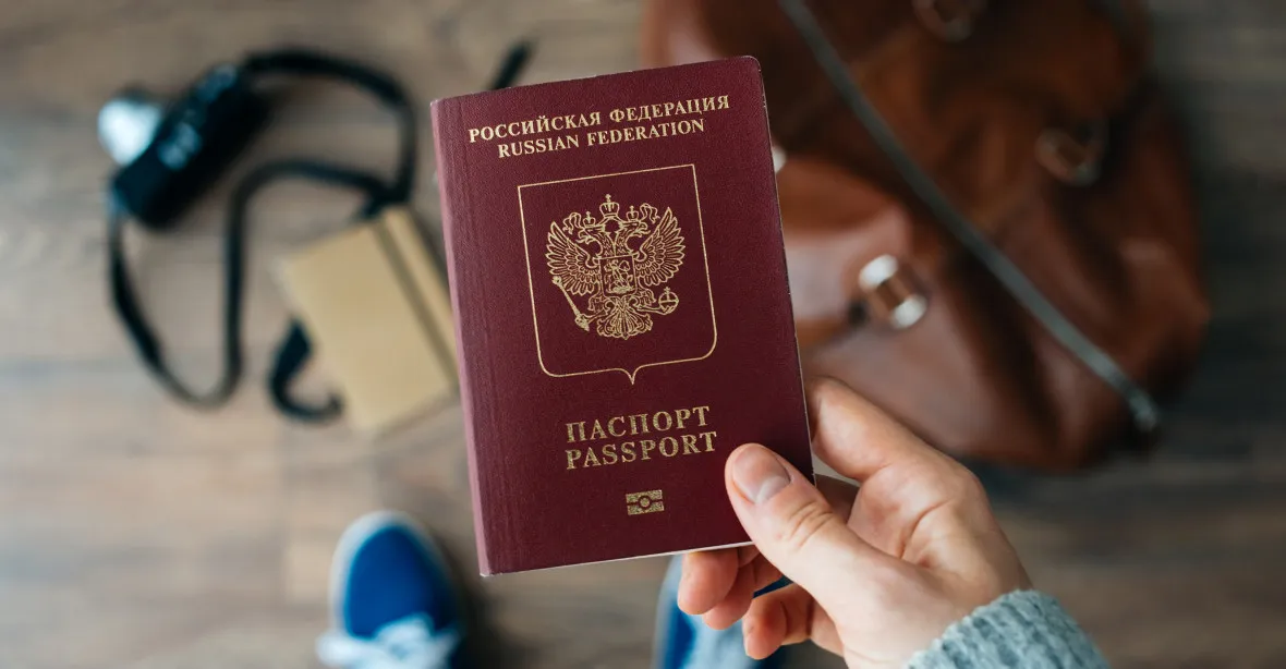 Ministři EU v Praze ztíží vydávání turistických víz pro Rusy, píše FT