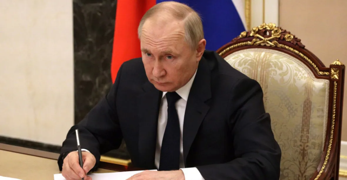 Putin mobilizuje už i těžké kriminálníky. Podepsal dekret o mobilizaci vězňů