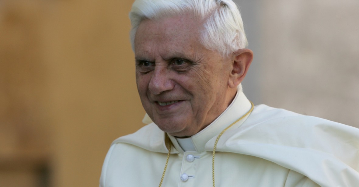 Zemřel emeritní papež Benedikt XVI.
