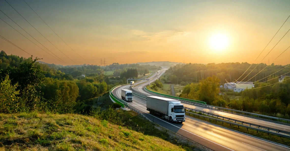 Změny v dopravě: Až 150 km/h na dálnicích, nový bodový systém a žádné kamiony přes víkend