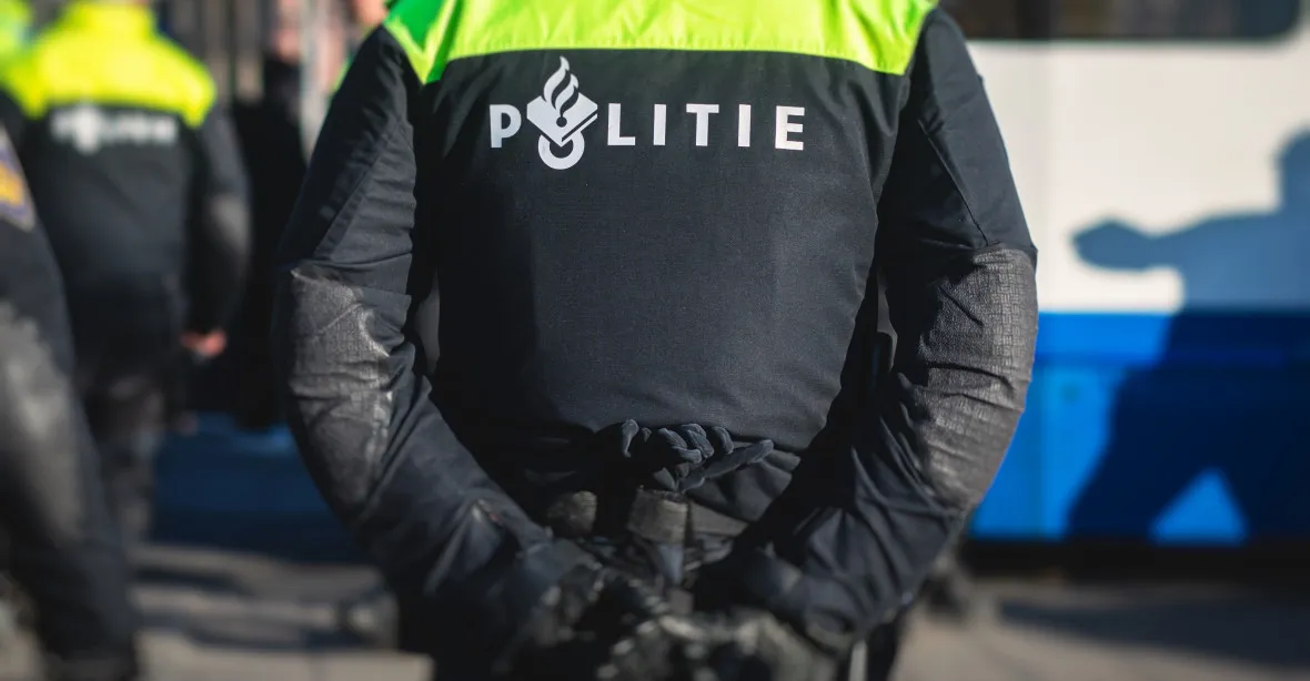 Neznámý útočník pobodal tři lidi v nizozemském Leidenu. Jeden zemřel