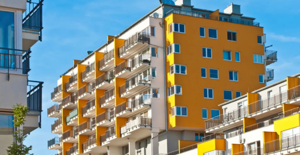 V Česku nebývale zlevňují nemovitosti