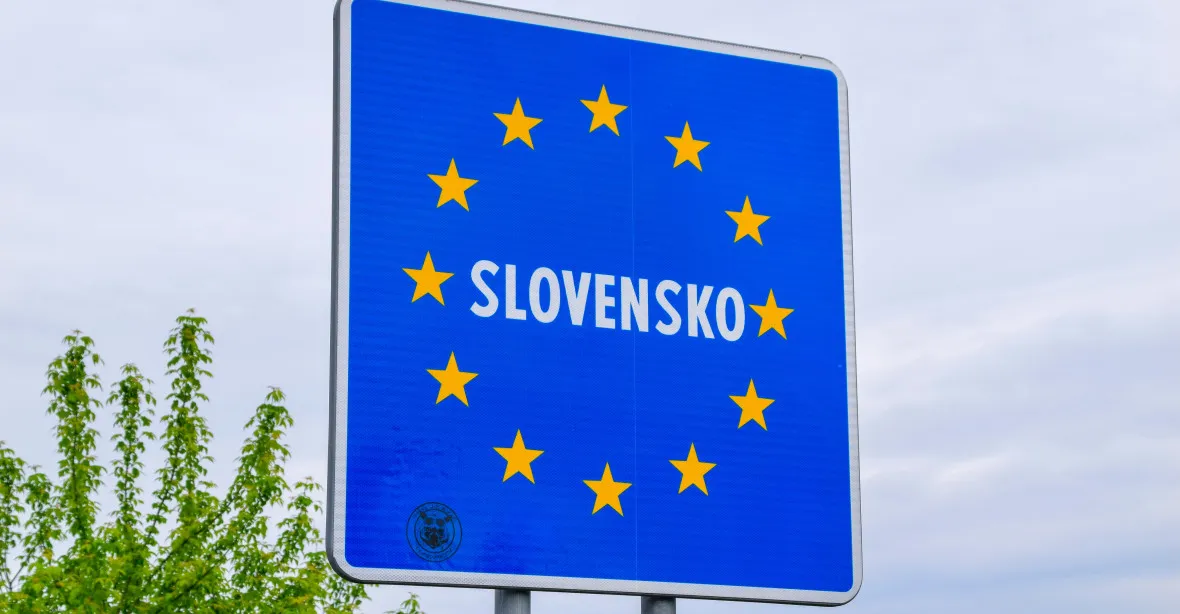 Slovensko zavádí kontroly na hranicích s Maďarskem