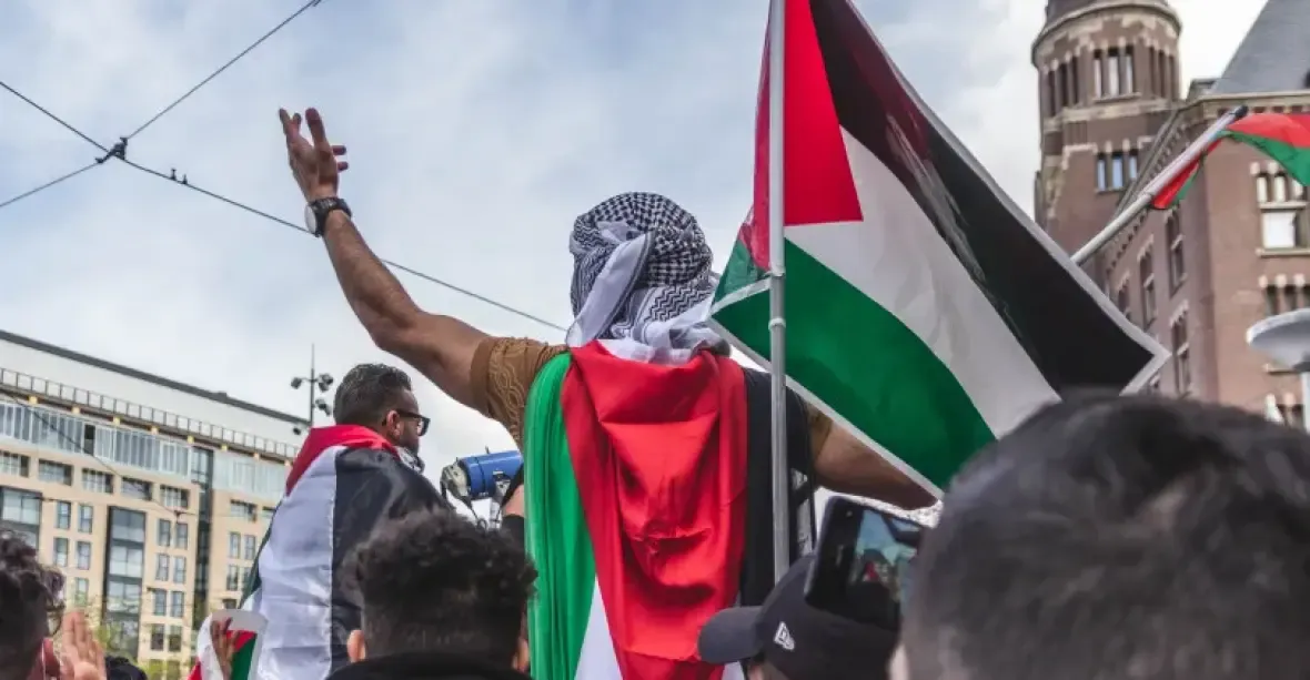 Po Evropě pochodovaly tisíce odpůrců Izraele. „Každé třetí dítě je naše,“ vyhrožovali starostovi Düsseldorfu