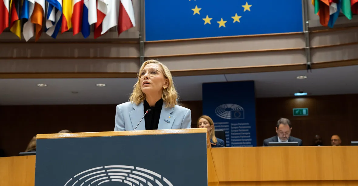 „Citové vydírání.“ Čeští europoslanci se pustili do Cate Blanchettové. Hájila migranty v EU
