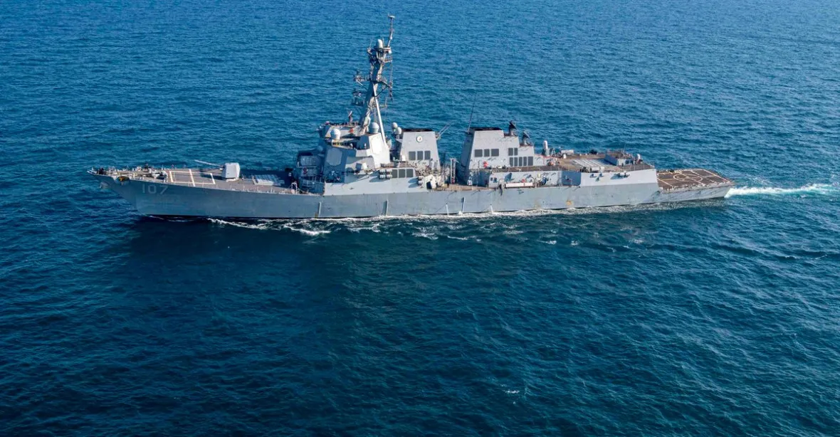 Útoky v Rudém moři: dánskou loď  zasáhla raketa povstalců z Jemenu