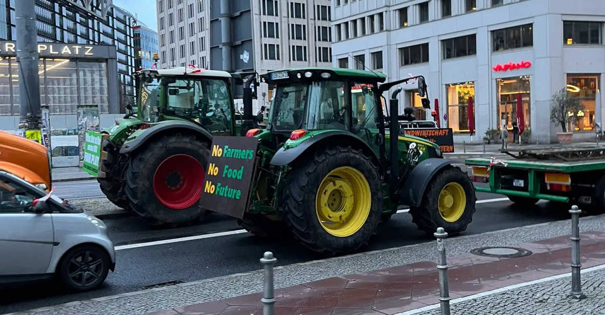 OBRAZEM: Zemědělci v Berlíně protestují proti vládě. Pohrozili dalšími demonstracemi