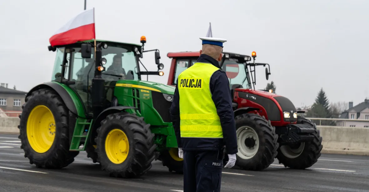 Zemědělci hrozí za transparent s výzvou Putinovi až pět let vězení