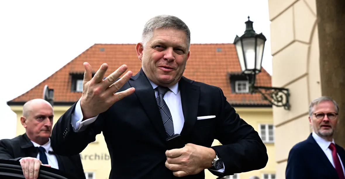 „Konečně se Slovensko nadechlo. Budeme pokračovat v naší suverénní zahraniční politice,“ řekl Fico