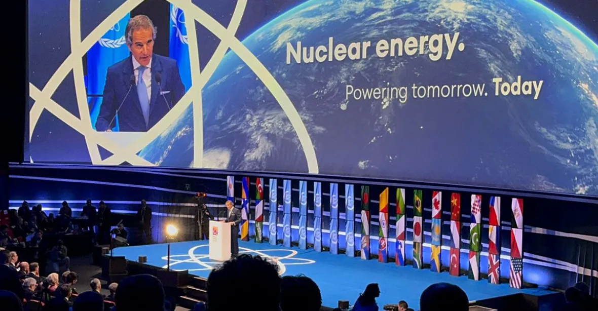 Evropští lídři usilují o oživení atomové energie. Na první jaderný summit přijel Fiala