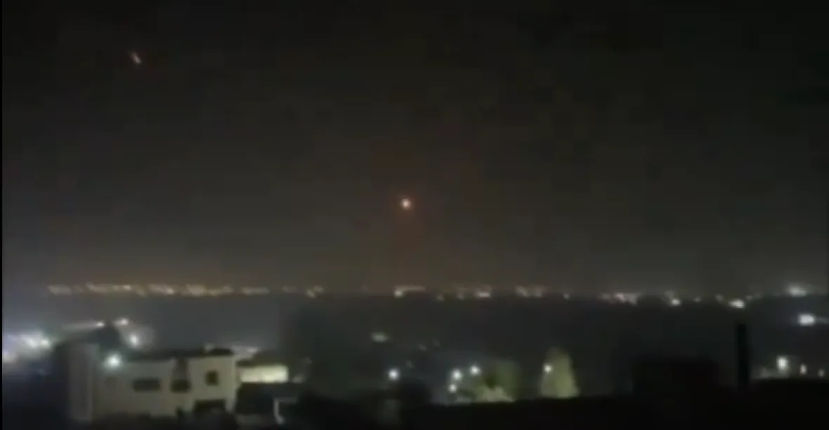 Izrael v noci odrazil mohutný vzdušný útok z Íránu. Obrana hlásí sestřelení 300 raket a dronů