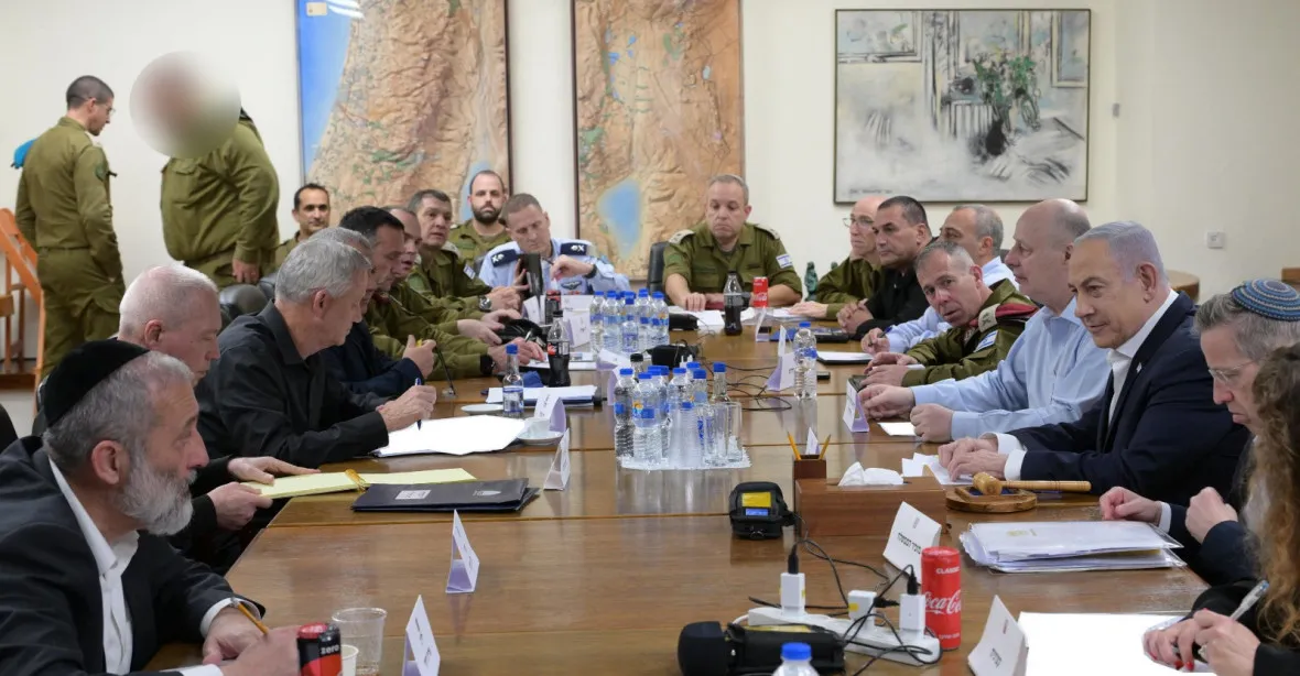 Izraelský válečný kabinet se zatím neshodl na reakci na íránský útok