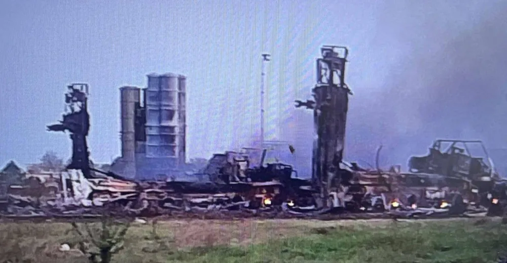 Vojenské letiště na Krymu hořelo. Ukrajinská rozvědka zničila vrtulník Mi-8 v Rusku