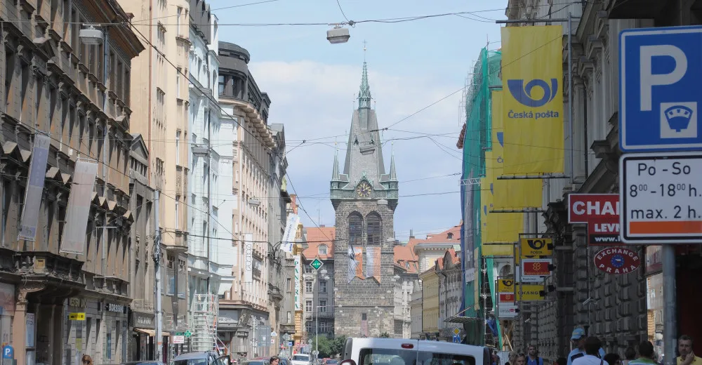 Noční a nedělní provoz hlavní pošty v Jindřišské v Praze končí, chodilo tam málo lidí