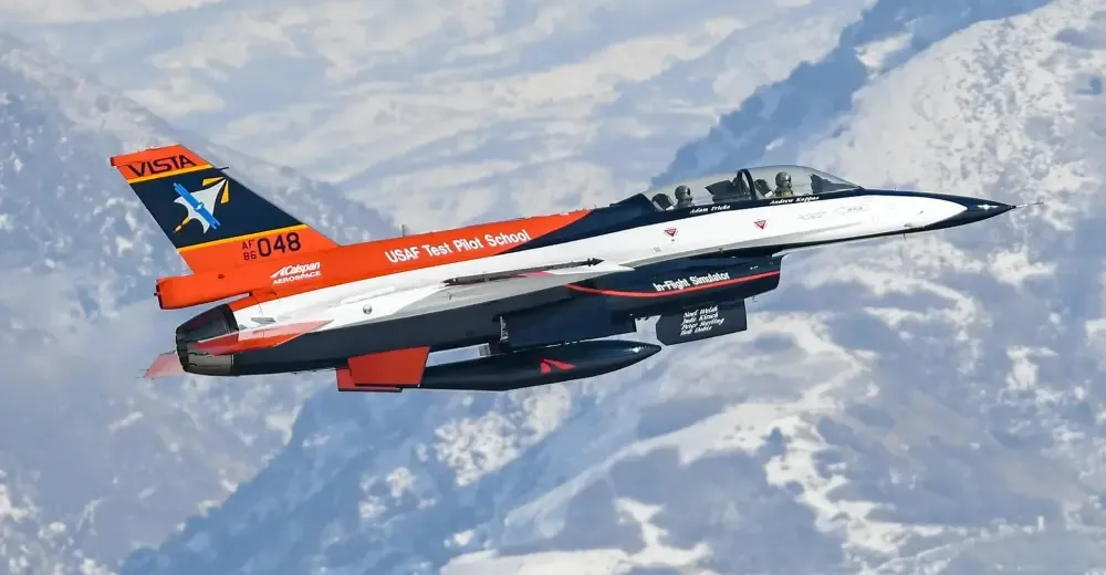 VIDEO: Americké letectvo otestovalo plně autonomní letoun F-16 s AI v souboji se stíhačkou