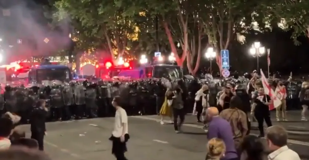 Gruzie na cestě do EU: policie rozehnala protesty proti „ruskému zákonu“