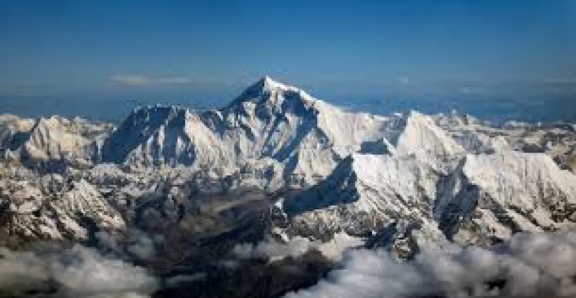 Lavina na Mount Everestu zabila dvanáct nepálských šerpů