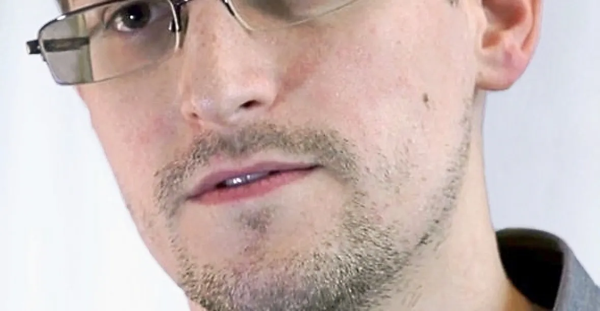 Oliver Stone chystá film o Snowdenovi: 'Pro mě je hrdina'
