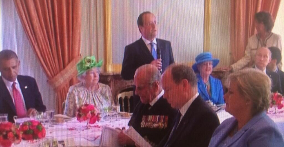 Na hostině Obamu a Putina dělily královny.