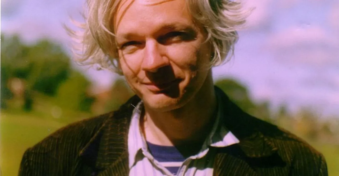 Assange se v září stane modelem na londýnském Fashion Weeku