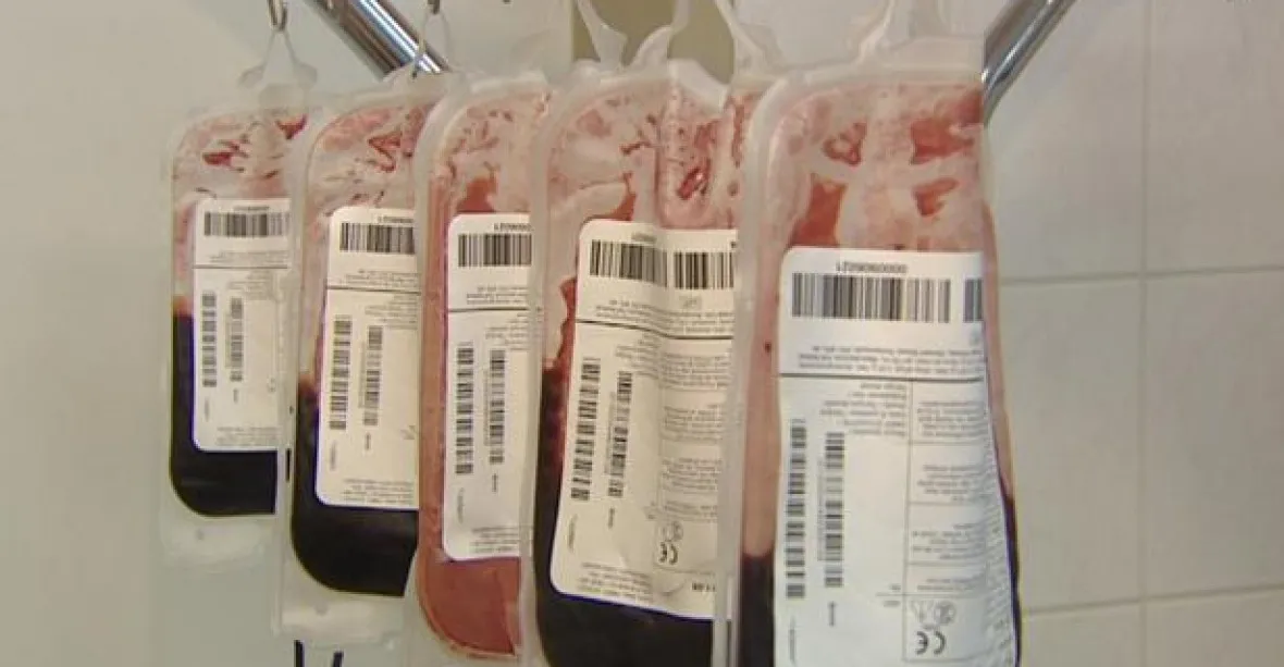 I gayové chtějí darovat krev. A ne mít 'doživotní odklad'