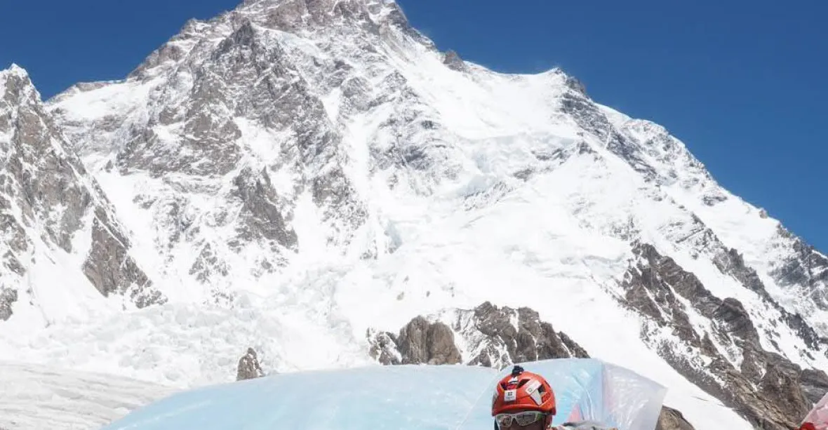 Horolezec Jaroš pokořil K2, svoji poslední osmitisícovku