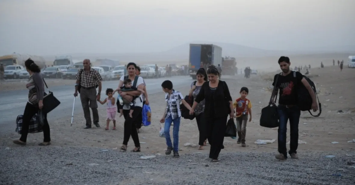 Z Iráku prchají statisíce lidí. Islamisté se zmocnili dalších tří měst