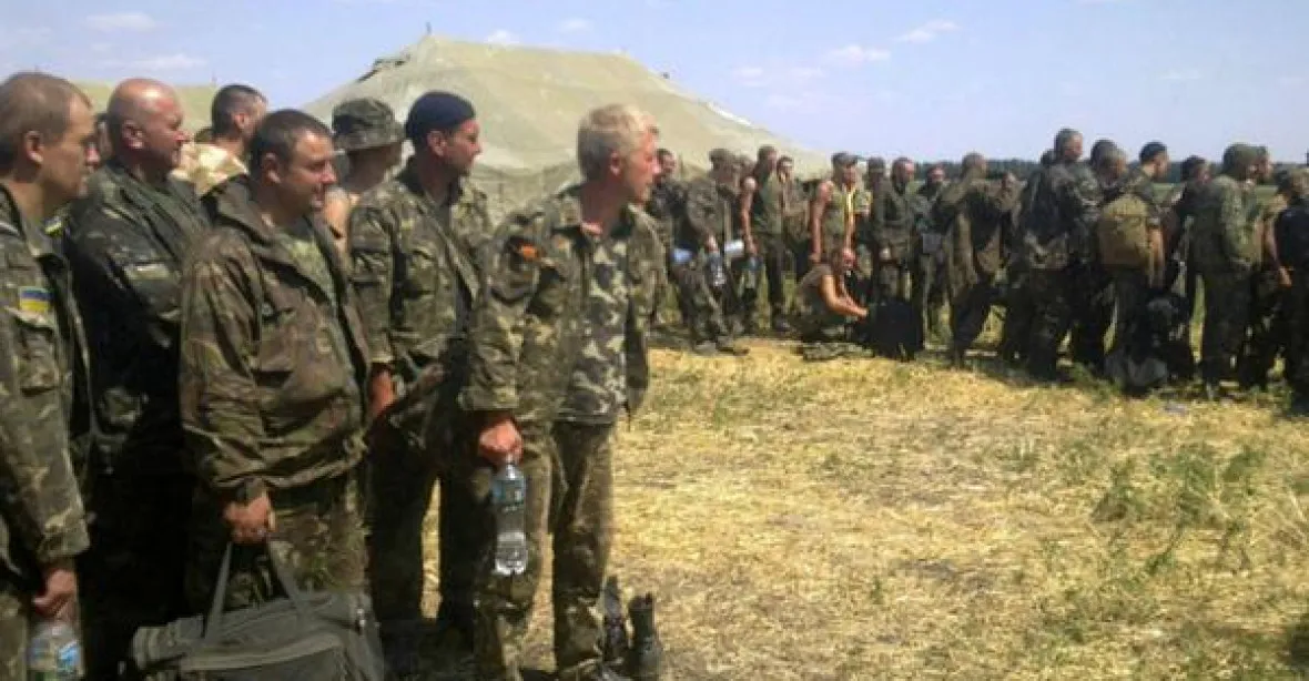 Rusové zatkli pět ukrajinských vojáků. Hrozí jim soud za válečné zločiny
