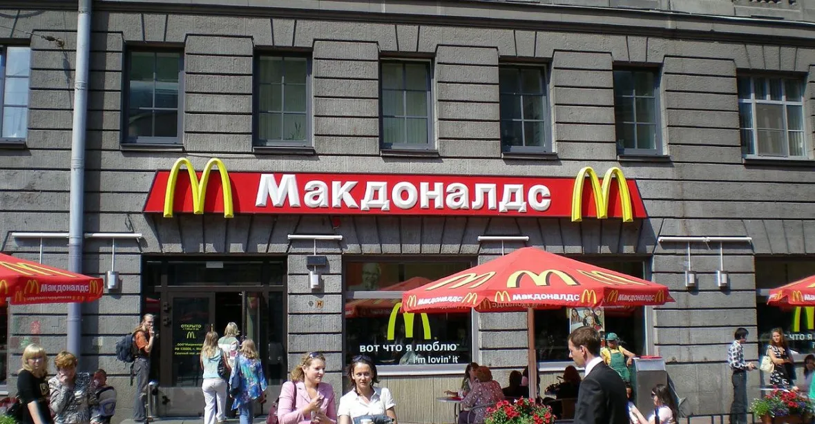 Moskevský soud zavřel McDonald's. Jeden u Kremlu