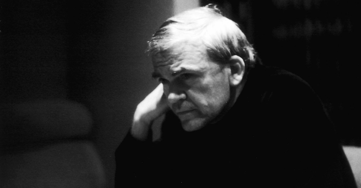 Milan Kundera nesouhlasí s novou knihou o svém životě