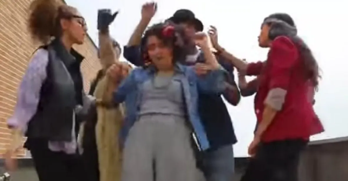 VIDEO: Takhle se v Teheránu nesmí tančit. Jinak bičování