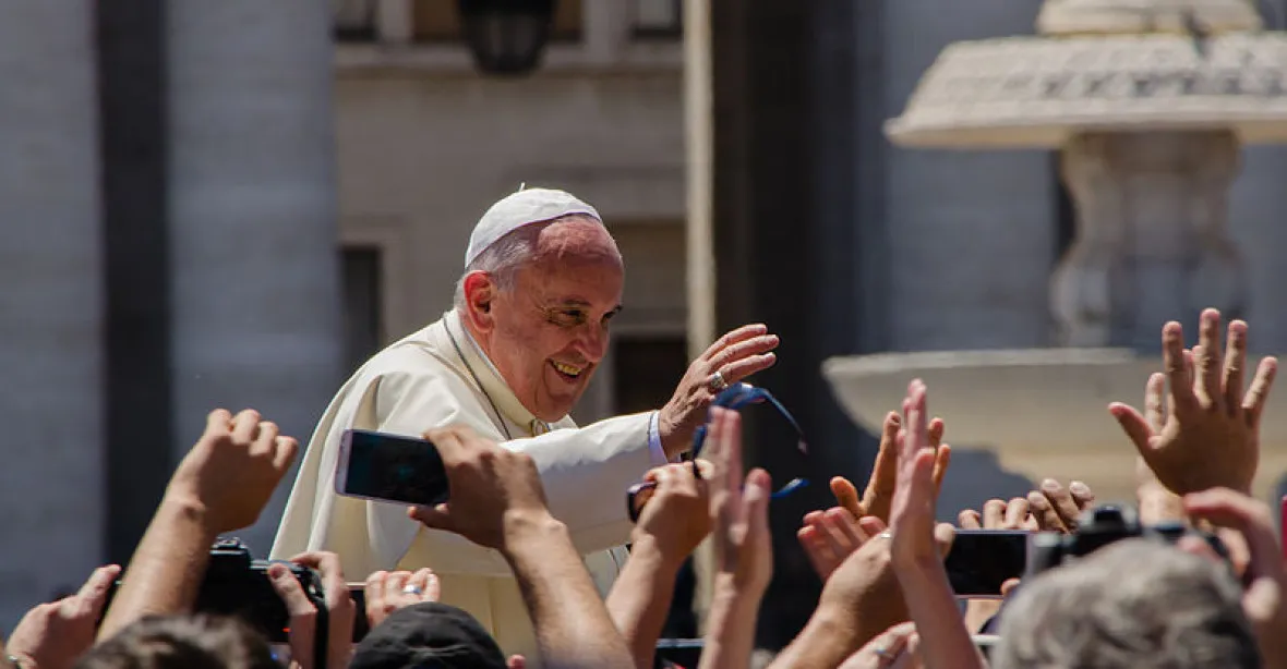 Papež v Albánii odsoudil zneužívání náboženství k násilí