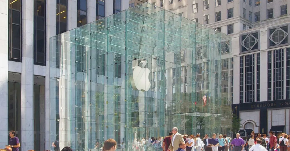 Apple netroškaří, má nečekaný odbyt iPhonů a příslib silného kvartálu