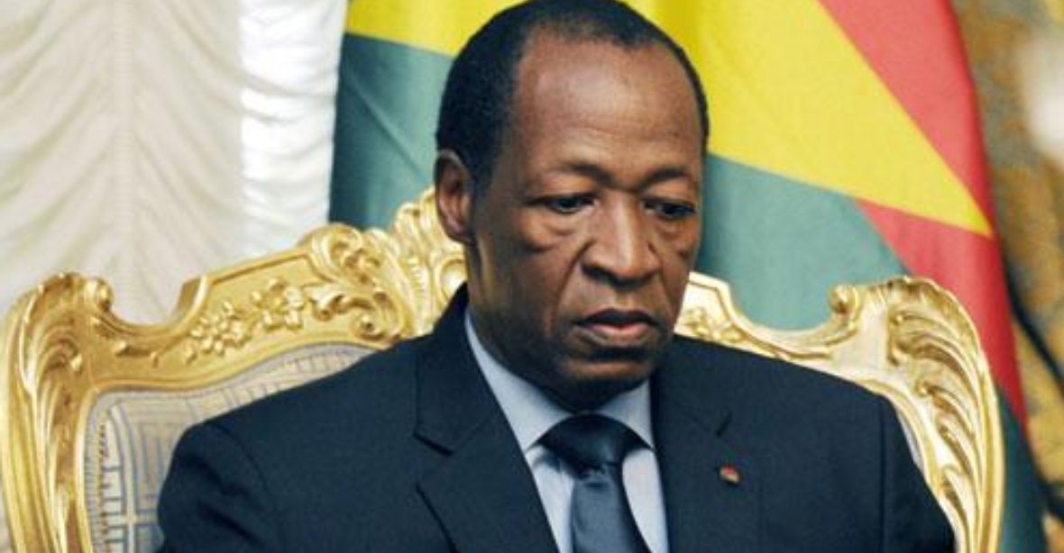 Po masových nepokojích v Burkině Faso rezignoval prezident Compaoré