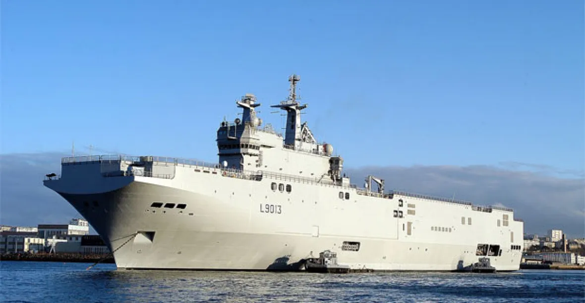 Francie zatím Rusku válečné lodě nepředá. A co dál?