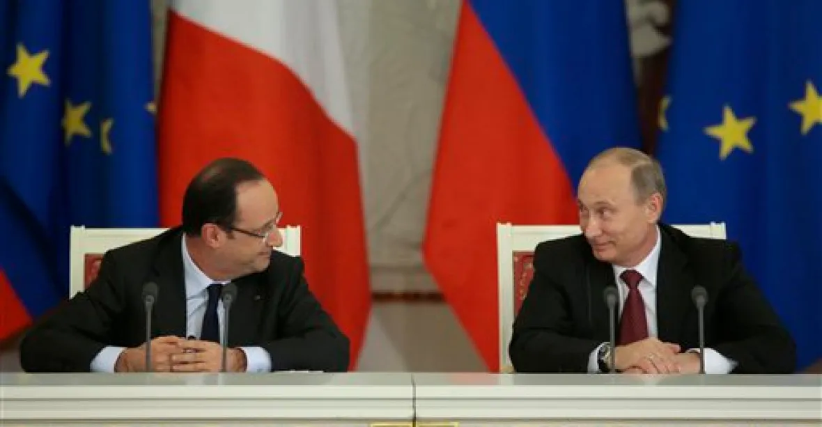 Hollande se neplánovaně stavil za Putinem. Jednali na letišti