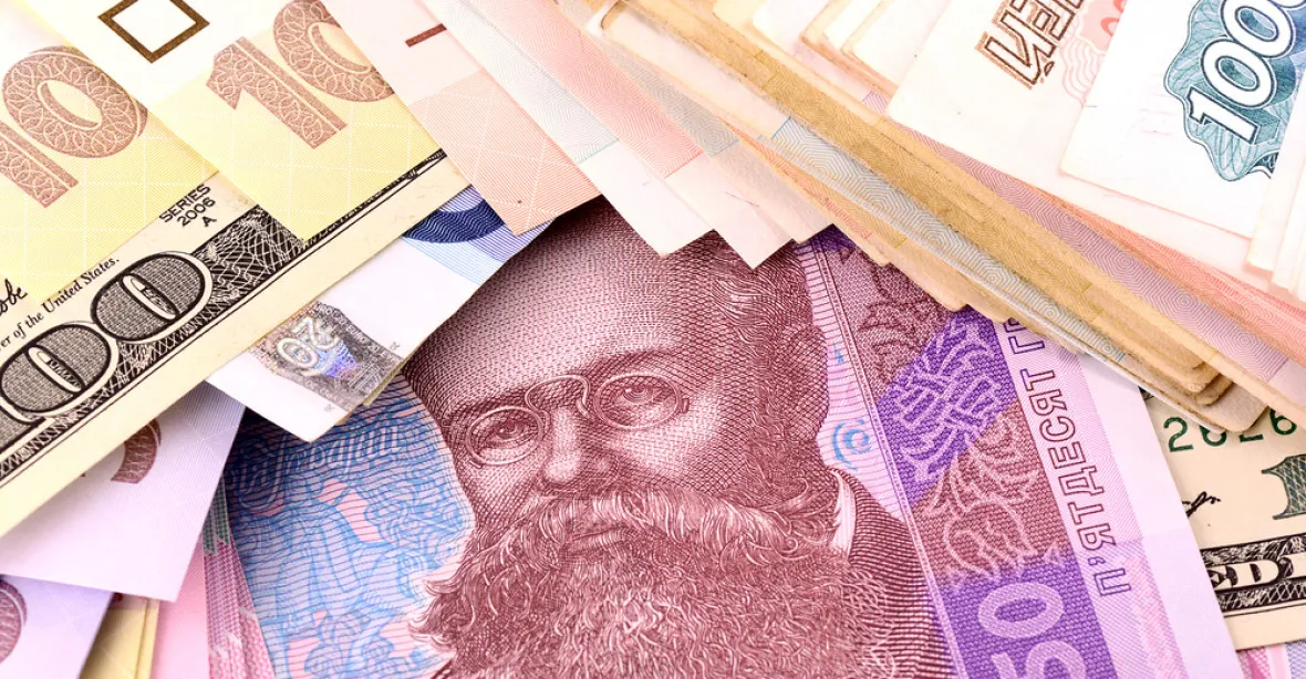 Rusko se snaží zachránit rubl. Základní úroky prudce stouply na 17 %