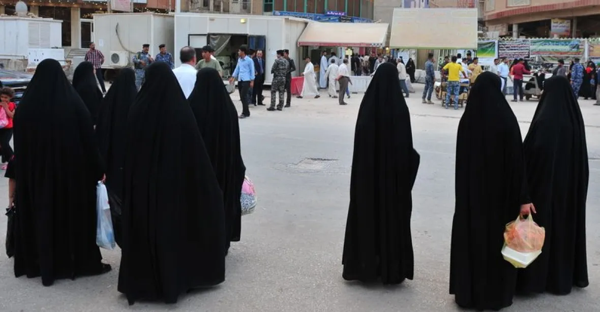 150 žen odmítlo sňatek s bojovníky IS, všechny popravili