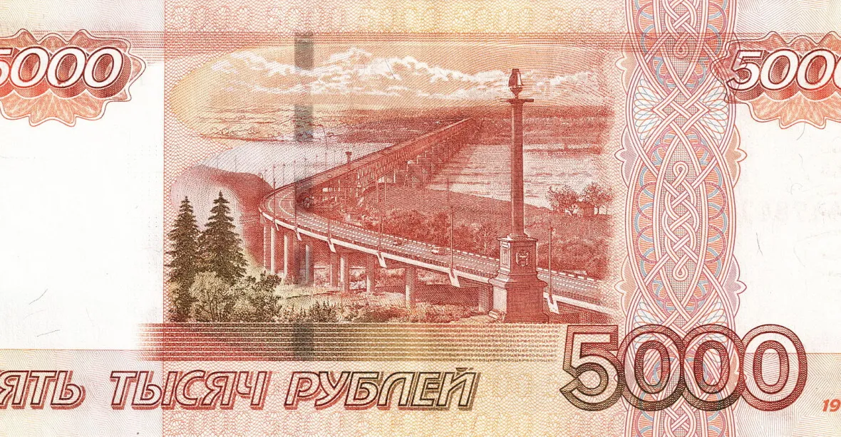 Ruské ministerstvo financí zasahuje, rubl posiluje