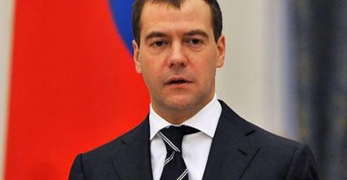 Rusko by mohlo sklouznout do recese, přiznává Medveděv