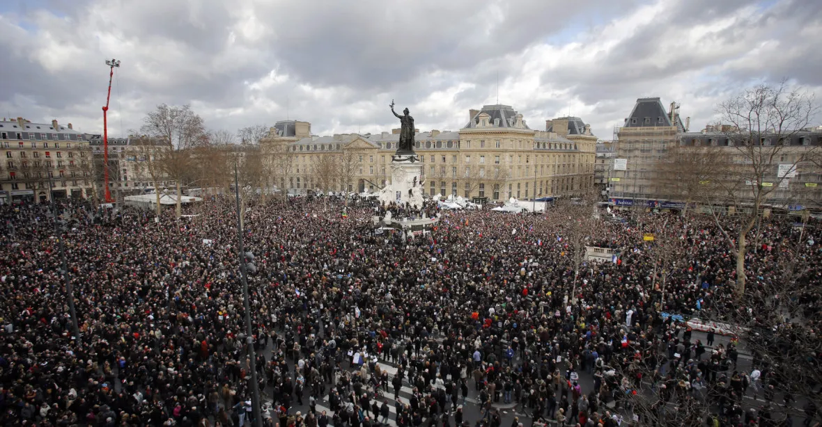 1,3 milionu lidí v Paříži pochodovalo na památku obětí teroristických útoků