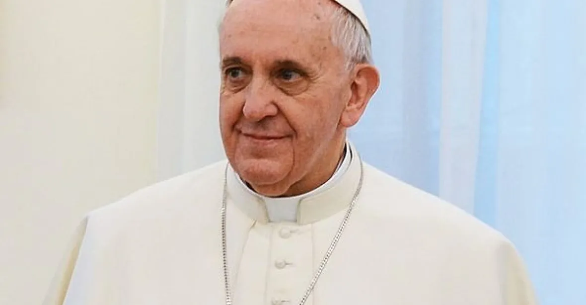 Katolíci se nemusí množit jako králíci, říká papež