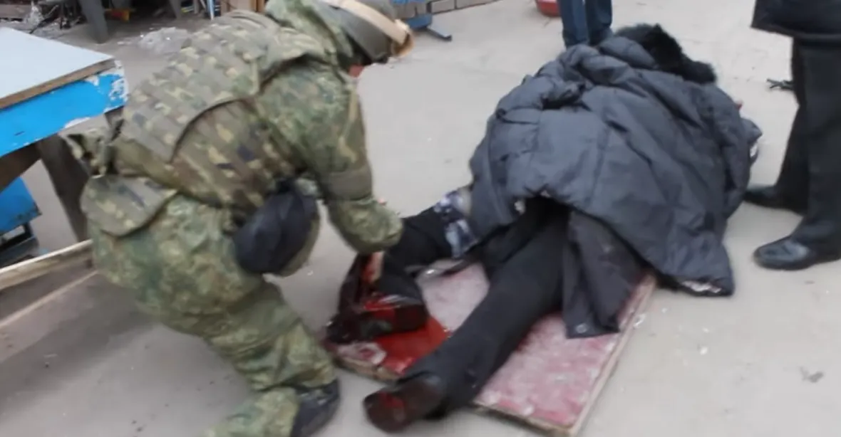Video ukazuje děsivé záběry z Mariupolu po bombardování