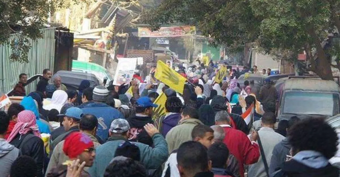 Při násilnostech k výročí revoluce zemřelo v Egyptě 15 lidí
