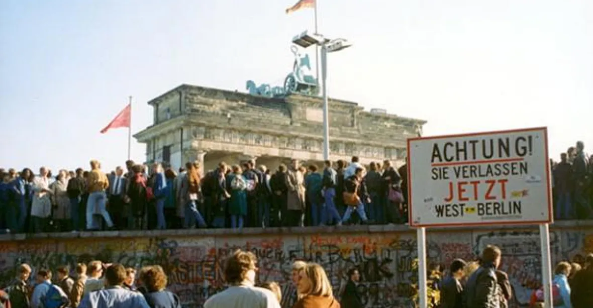 'Západní Německo anektovalo NDR'. Rusko zvažuje odvetu za Krym