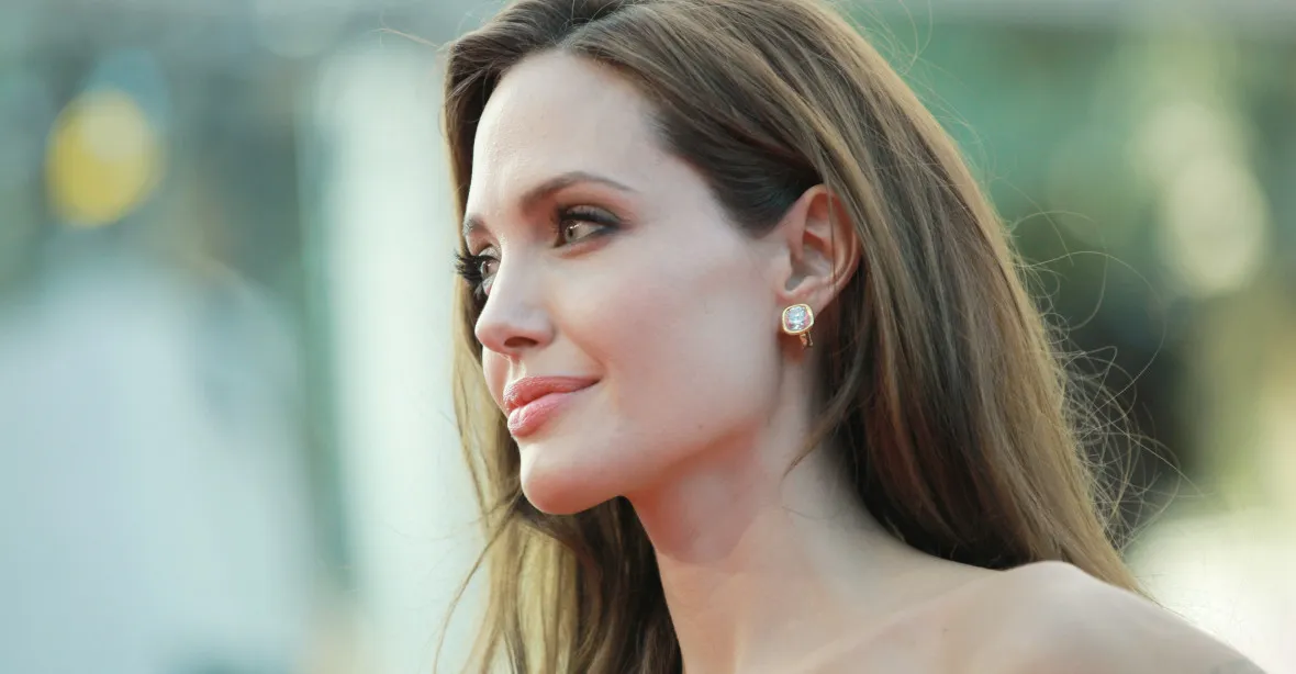 Režisérka Angelina Jolie a sourozenci Wachowští jsou tady