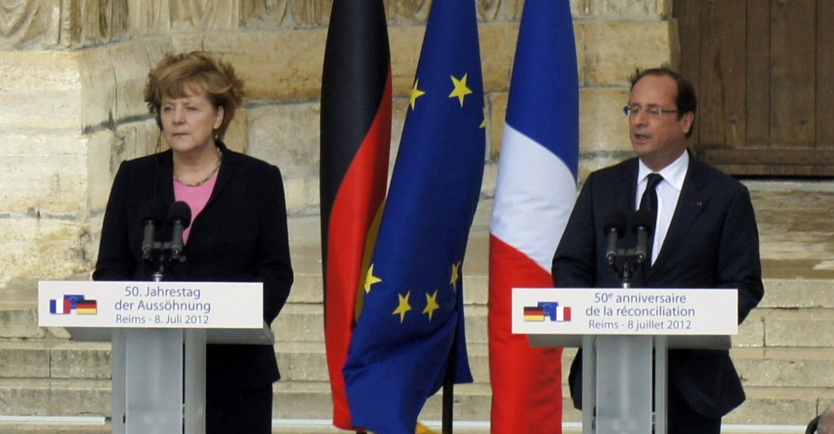 Hollande a Merkelová pohrozili sankcemi. Neřekli komu