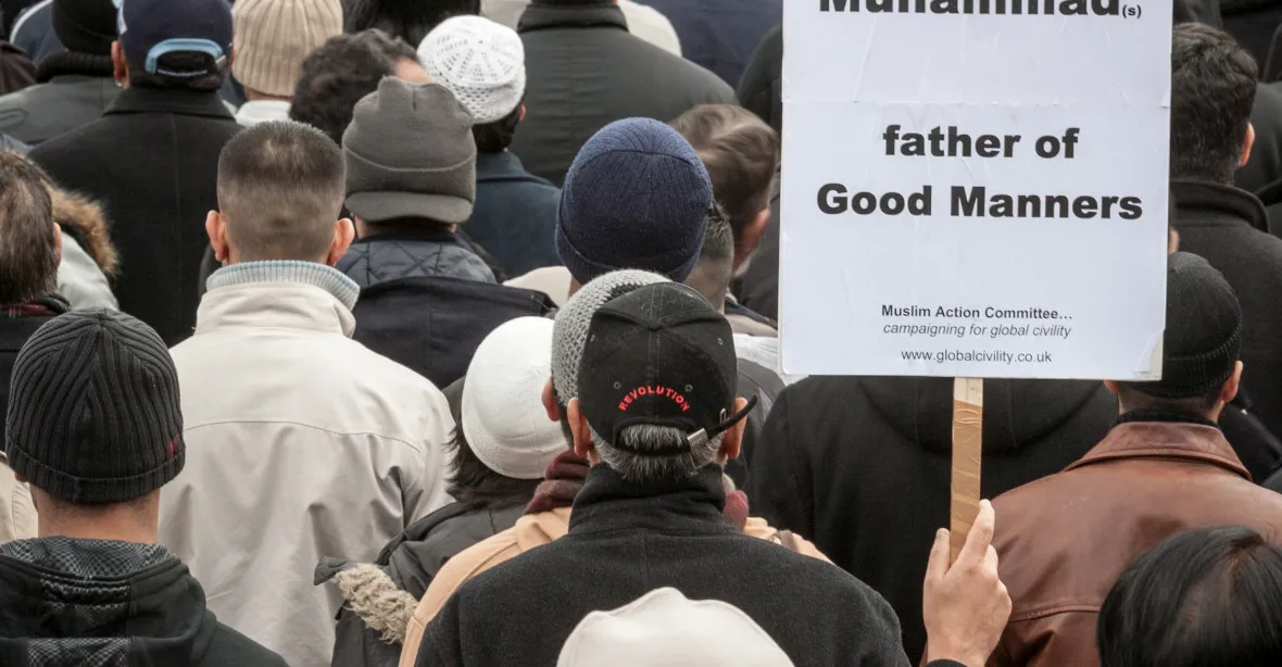 Čtvrtina britských muslimů souhlasí s útoky na Charlie Hebdo