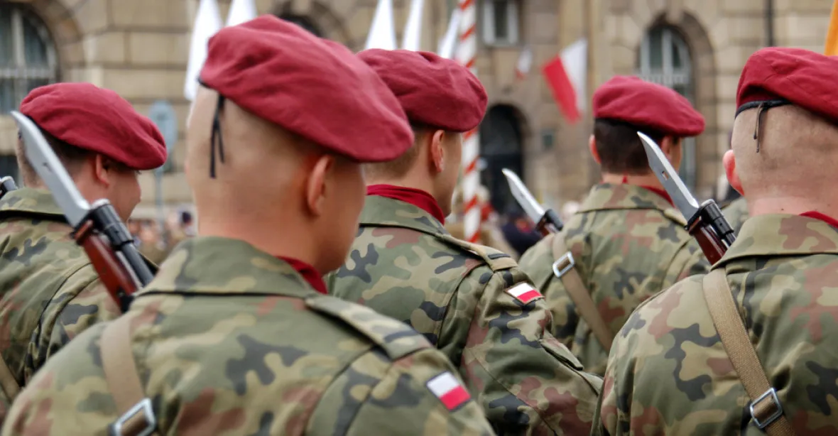 Strach z Ruska žene mladé Poláky do polovojenských skupin